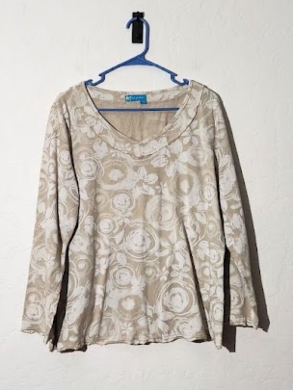 Fresh Produce Tan Damask Print V-neck Top in size Medium to Large
